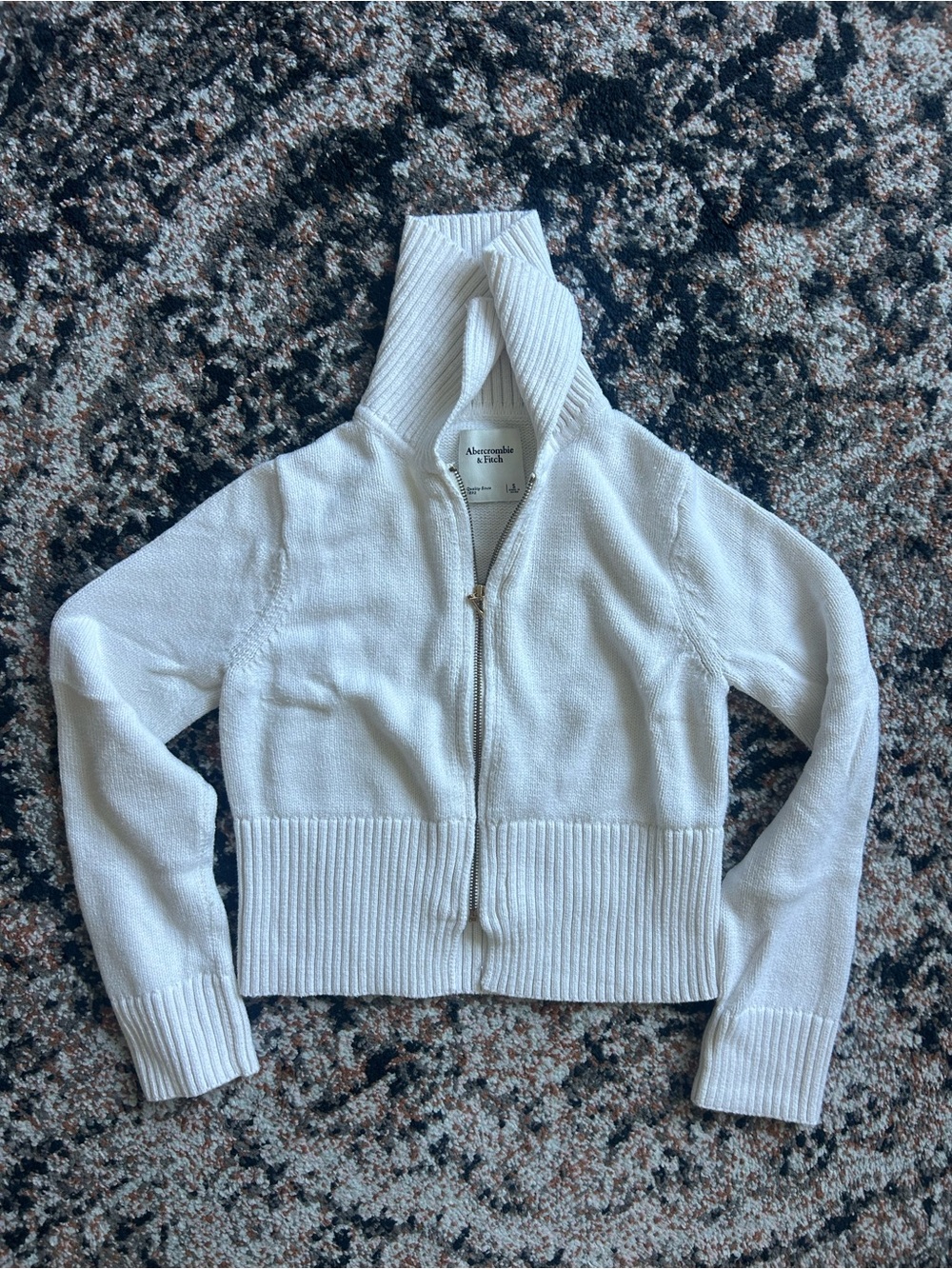 cozy abercrombie & fitch white collared chunky zip up knit sweater